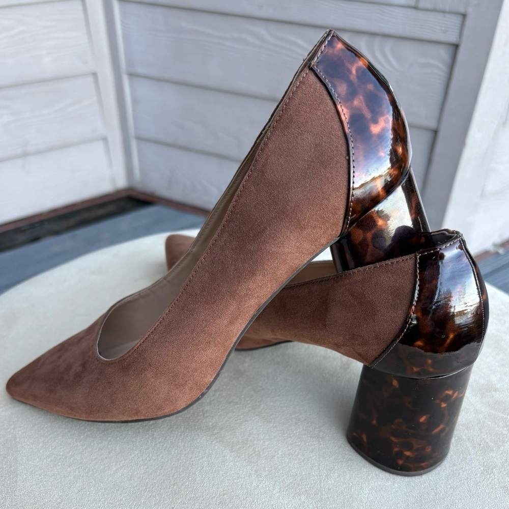 Ann Taylor Factory Tan Suede Tortoise Block Heel Pumps